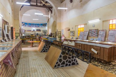 ATBARA, SUDAN - 4 Mart 2019: Atbara, Sudan 'daki eski bir kilisede demiryolu müzesinin sergisi