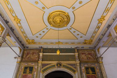 İSTANBUL, TURKEY - 22 Temmuz 2019: İstanbul, Türkiye 'deki Topkapı Sarayı Müzesinde Felicity' nin Kapısının İçi