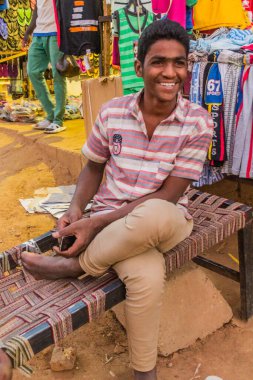 SHENDI, Sudan - 5 Mart 2019: Şendi, Sudan 'da bir pazarda insan portresi