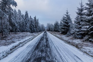 Çek Cumhuriyeti, Tisa yakınlarındaki bir yolun kış manzarası