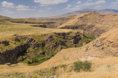 Türkiye ile Ermenistan arasında Akhuryan (Arpachay) nehir vadisiyle Ani antik kenti harabeleri