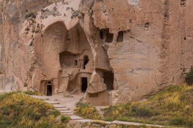 Zelve, Cappadocia, Türkiye 'deki mağara evleri