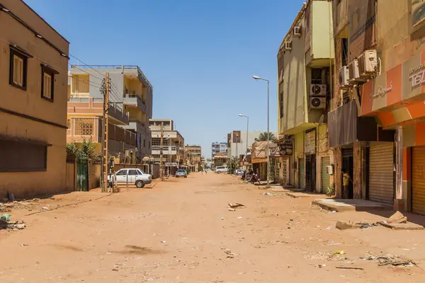 KHARTOUM, SUDAN - 8 Mart 2019: Sudan 'ın başkenti Hartum' da bir caddenin görüntüsü