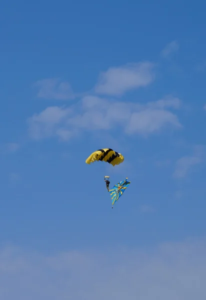 Parachutist in flight — Stock Photo, Image