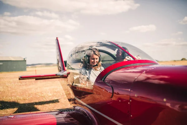 Smiling Mature Woman Piloting Airplane Sunny Day — Stock Photo, Image