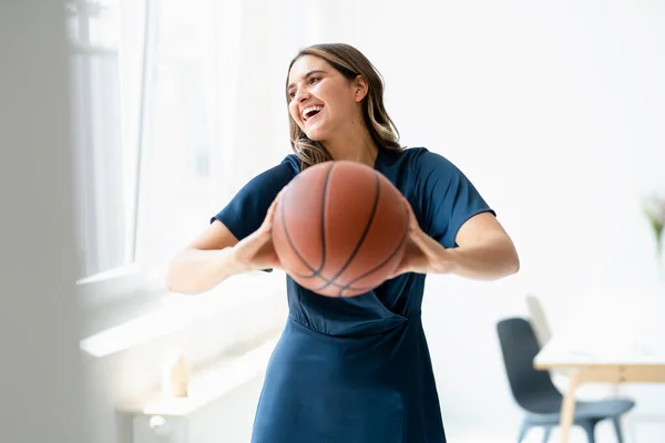 Happy Businesswoman Holding Basketball Office — Stock Photo, Image