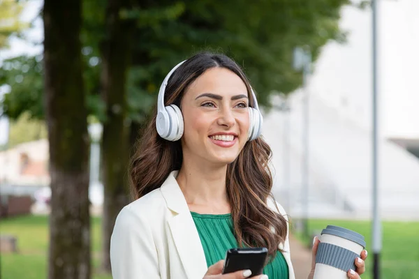Happy Woman Listening Music Wireless Headphones — Stock Photo, Image