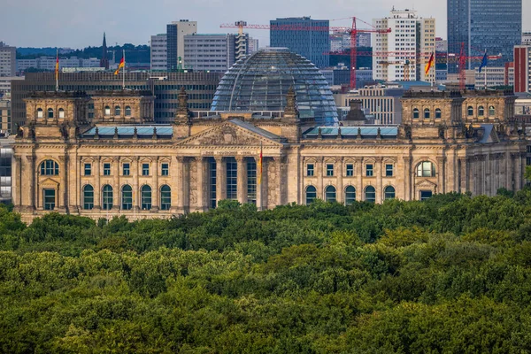 Alemania Berlín Borde Del Parque Tiergarten Con Edificio Del Reichstag —  Fotos de Stock