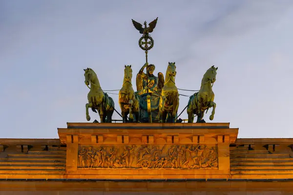 Alemania Berlín Brandenburgo Puerta Quadriga Atardecer — Foto de Stock