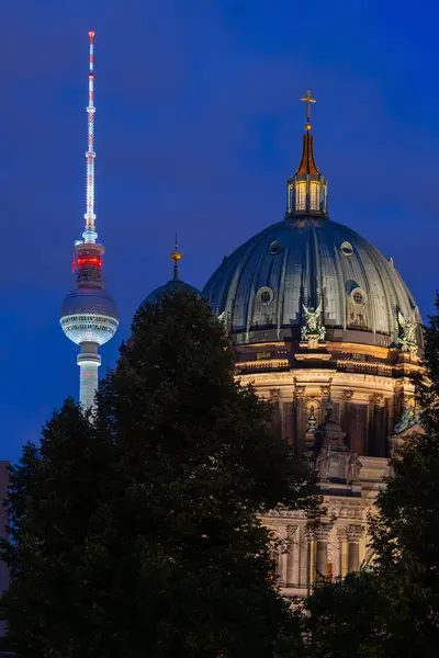 Alemania Berlín Cúpula Catedral Berlín Por Noche Con Torre Televisión — Foto de Stock
