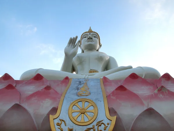 Güzel heykel buddha Tapınağı Tayland at — Stok fotoğraf