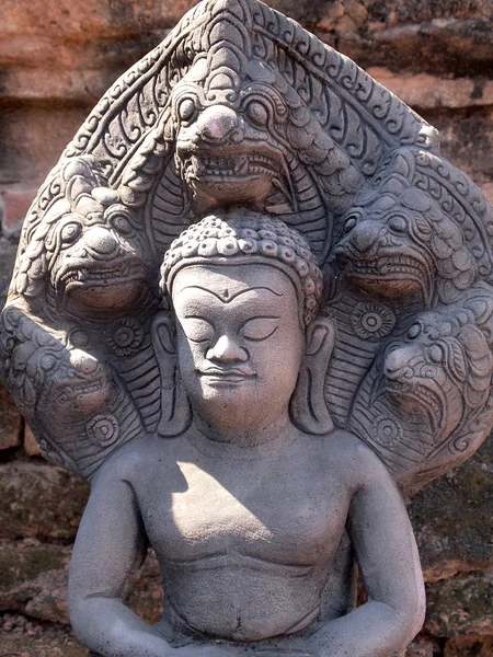Antika buddhistiska khmer konst i thailand — Stockfoto