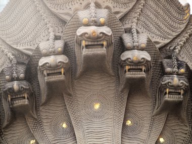 Eski Başkanları ejderha heykeli