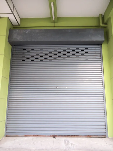 Выдержка стальная дверь - домашняя безопасность — стоковое фото