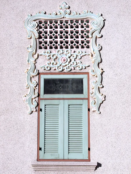 Fenster alter Gebäude — Stockfoto