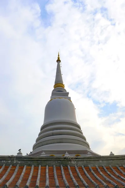 Biała pagoda w wat-pitchayayard, bangkok, Tajlandia — Zdjęcie stockowe