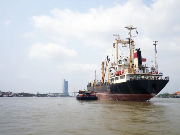 Cantiere navale a Bangkok sul fiume Chao Phraya, Thailandia — Foto Stock