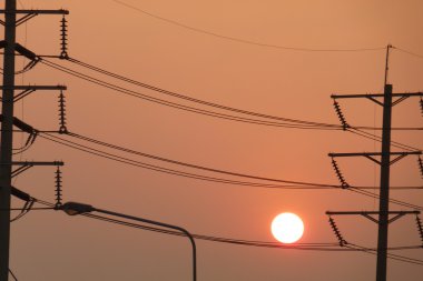 yüksek gerilim sonrası gün batımında