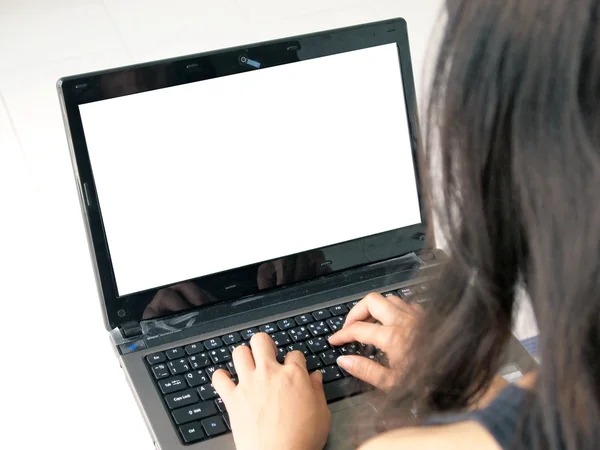 Las manos en el teclado del ordenador portátil — Foto de Stock