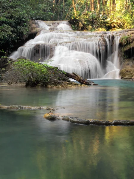 爱侣湾国家公园、 北碧、 泰国的瀑布 — 图库照片