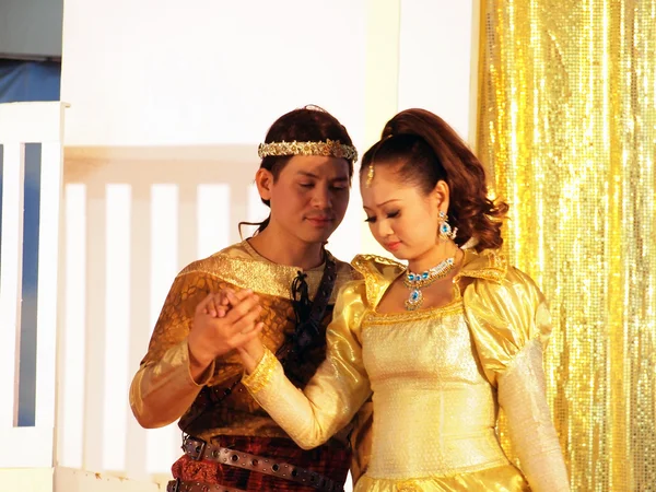 NAKHON PATHOM, THAILAND - 11 DECEMBRIE: Actorii neidentificați se îmbracă retro la dramatic, 11 decembrie 2011 la Nakhon Pathom, Thailanda . — Fotografie, imagine de stoc