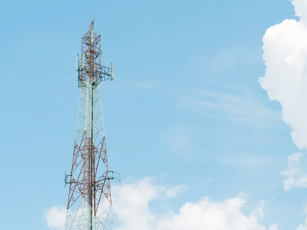 Telecommunicatie torens — Stockfoto
