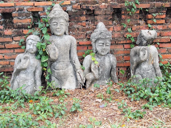 在古老的城市，泰国破碎的佛雕像的一部分 — 图库照片