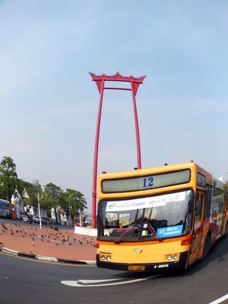 BANGKOK-JANEIRO 4: Giant swing near Suthat Temple, Bangkok, Tailândia em 4 de janeiro de 2012 . — Fotografia de Stock