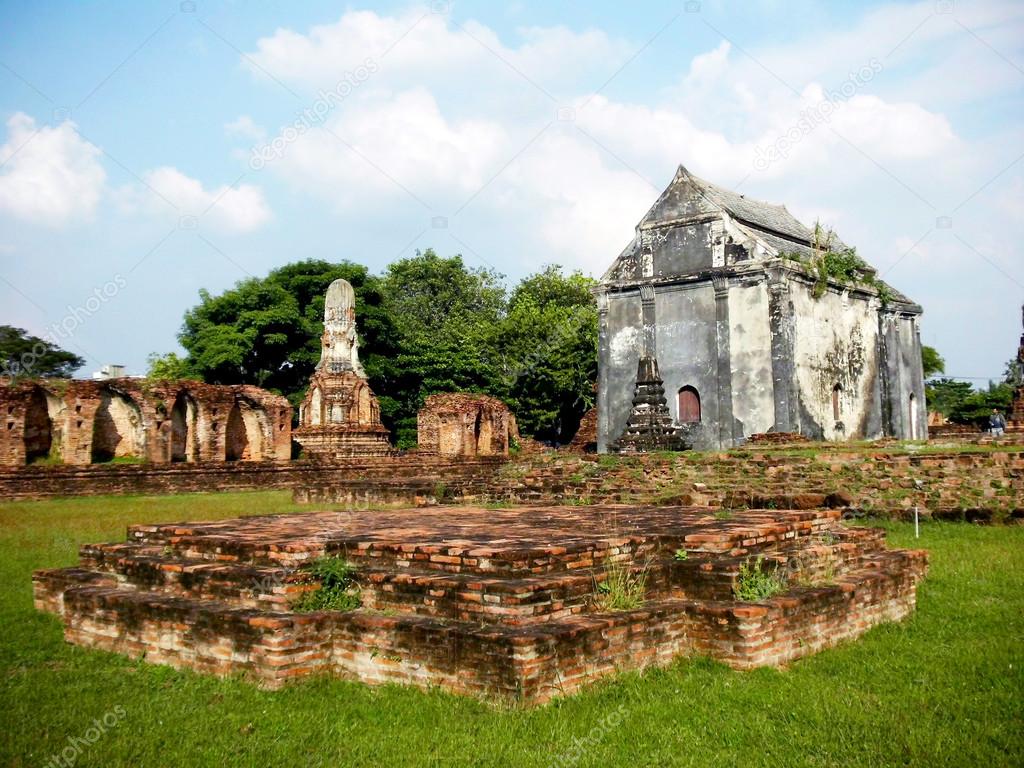 Ancient ruins - wat phra sri rattana mahathat lop buri in thailand.