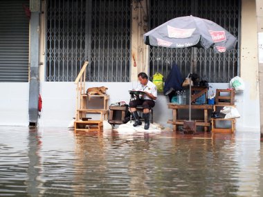 Bangkok, Tayland - 30 Ekim: ağır muson yağmuru ayutthaya içinde gelen su baskını ve Kuzey Tayland bangkok Ekim tarihinde gelen 30,2011 bangkok, Tayland