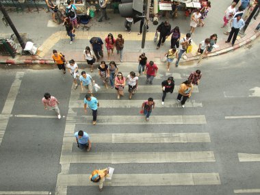 Bangkok, Tayland - 14 Mart: tanımlanamayan yayalar, sıçan prasong kapısı üzerinde 14 Mart 2009 Bangkok, Tayland.