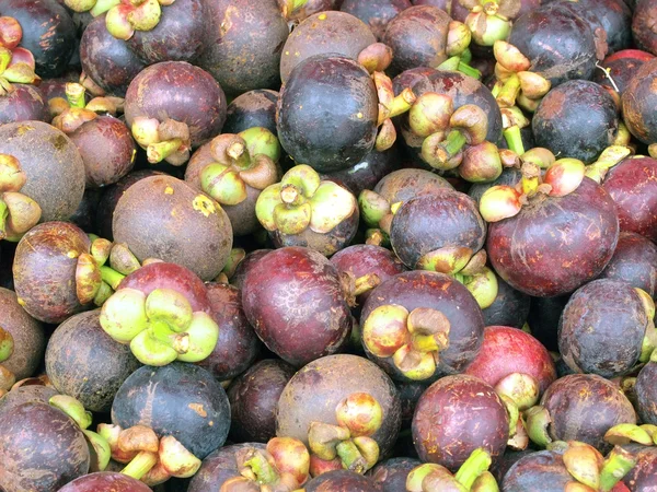 Färsk ekologisk mangosteen Thailändsk frukt på marknaden thailand. — Stockfoto