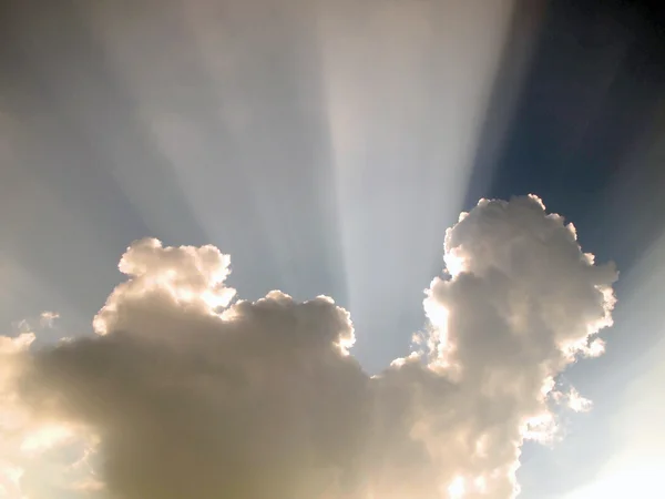 Blue sky and beautiful clouds — Stock Photo, Image