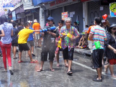 Bangkok, Tayland - 13 Nisan: tanımlanamayan Tayland ve dünya insanların zevk 