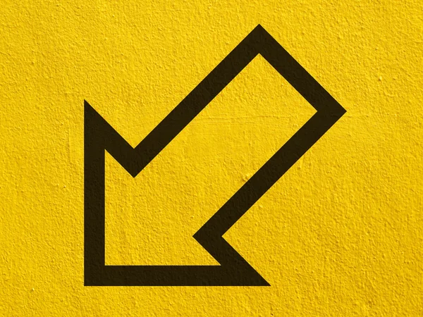 kara ok noktaları dışında bir sıva duvar boyalı