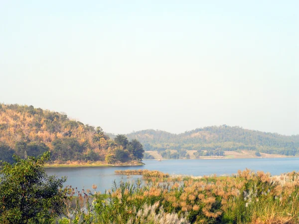 Bela paisagem de Srinakarin Dam, Tailândia — Fotografia de Stock