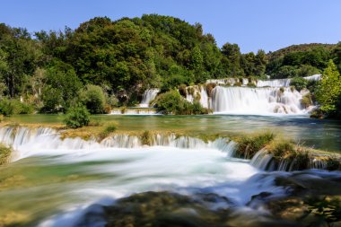 milli park krka ve çağlayan nehir krka, croa üzerinde şelaleler