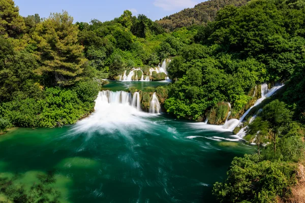 Krka Nemzeti Park és a lépcsőzetes vízesések, a Krka folyó, Croa — Stock Fotó