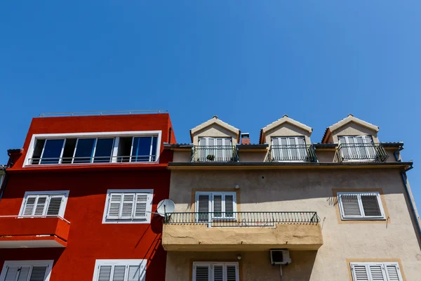 Vivid Bright House Fachadas en Sibenik, Croacia — Foto de Stock