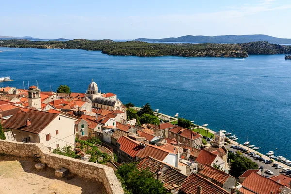 Panoráma sibenik és a saint james cathedral, felülről, — Stock Fotó