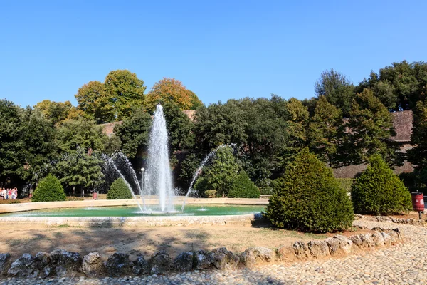 Magnifique jardin et fontaine à Sienne, Toscane, Italie — Photo