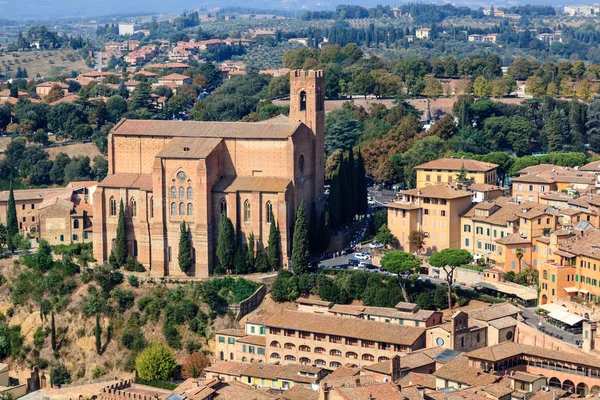 Luchtfoto op daken en huizen van siena, Toscane, Italië — Stockfoto