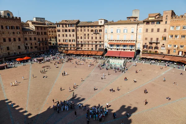 Widok z lotu ptaka na placu piazza del campo, centralnym placu Sieny, toskańskie — Zdjęcie stockowe