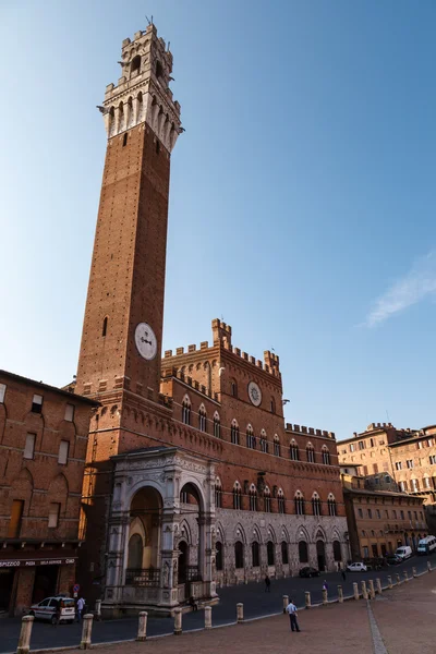 Siena Rathaus auf der piazza del campo, toskana, italien — Stockfoto