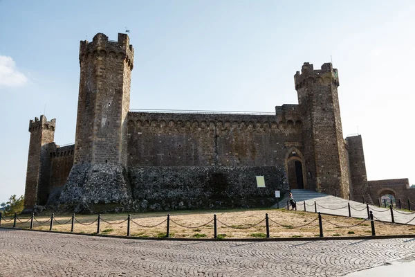 Slottet i montalcino, Toscana, Italien - berömda medeltida italienska f — Stockfoto