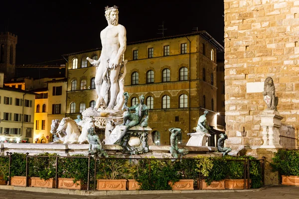 Fuente de Neptuno en Piazza della Signoria en Florencia en Nigh — Foto de Stock