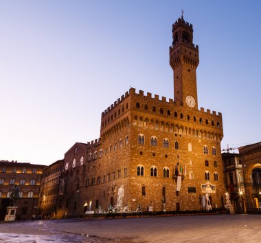Palazzo Vecchio (eski saray) büyük Romanesk kale P
