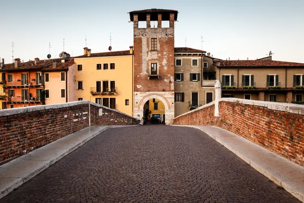 Ponte São Pedro sobre o Rio Adige em Verona, Veneto, Itália — Fotografia de Stock