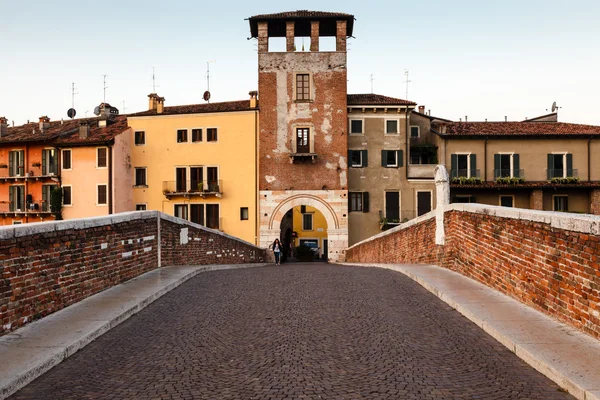 Svatý Petr most přes řeku adige v verona, veneto, Itálie — Stock fotografie