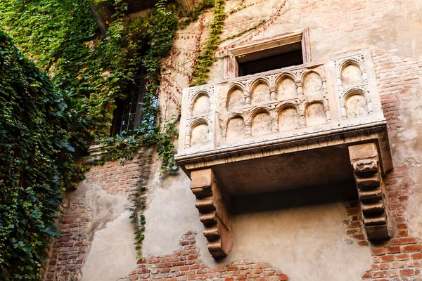 A híres erkélyen Juliet Capulet Home, Verona, Veneto, ita — Stock Fotó